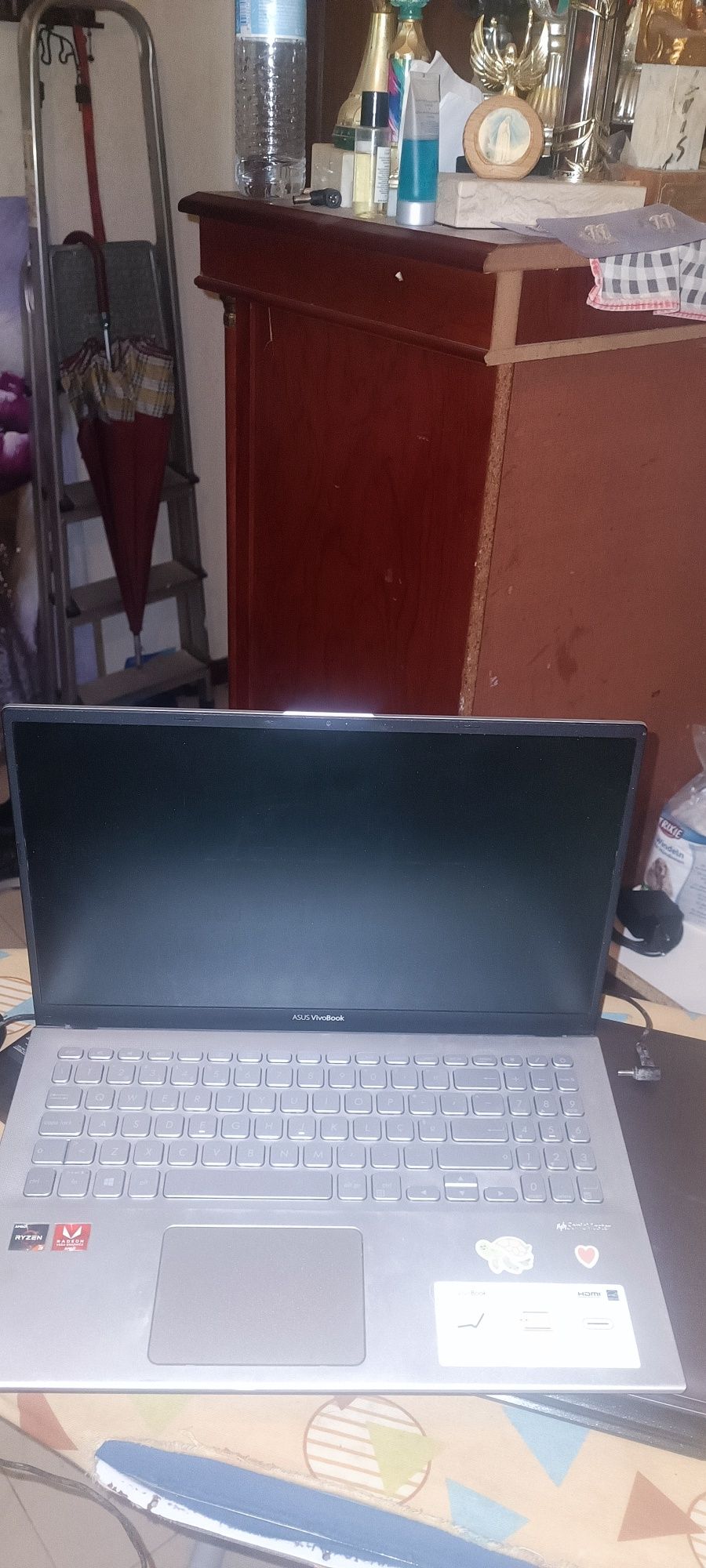 ASUS vivobook 15 ryzen 3