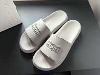 Chinelos Alexander McQueen [40]
