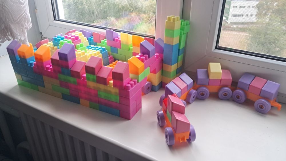 Большой пластиковый конструктор