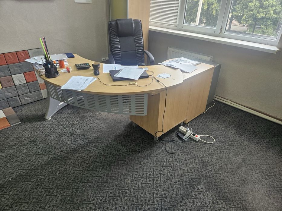 Продам стол офисный