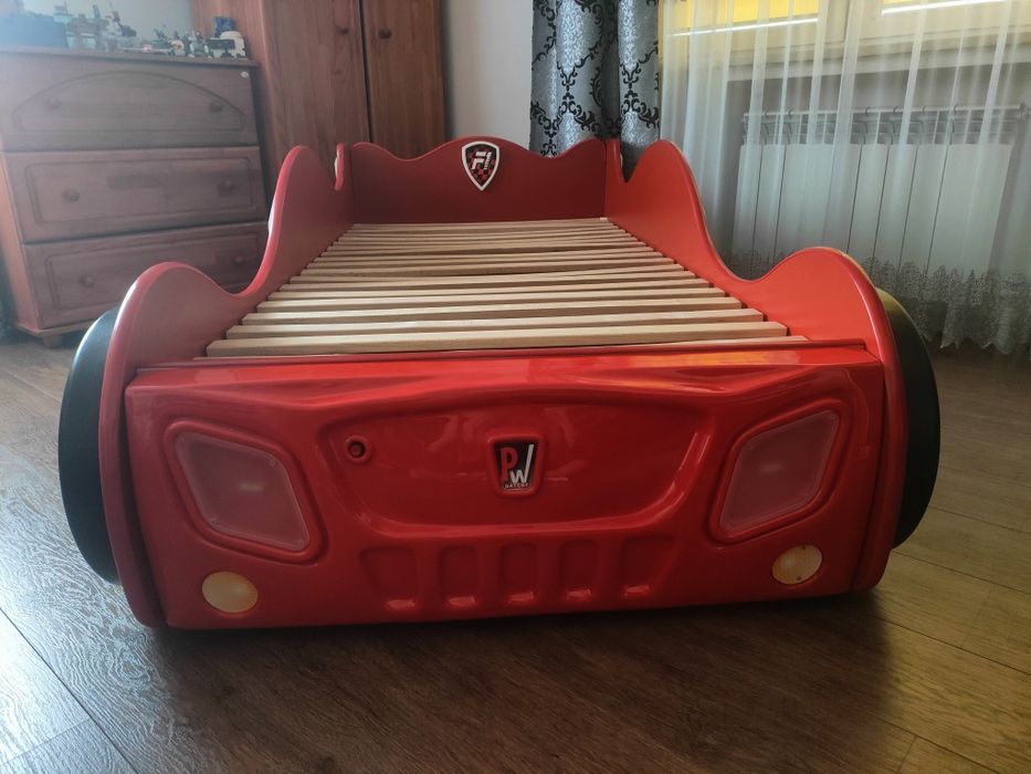 Łóżko dla dziecka - wyścigówka
