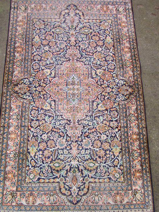 Dywan jedwabny ręcznie tkany przytarty ale warto zerknąć