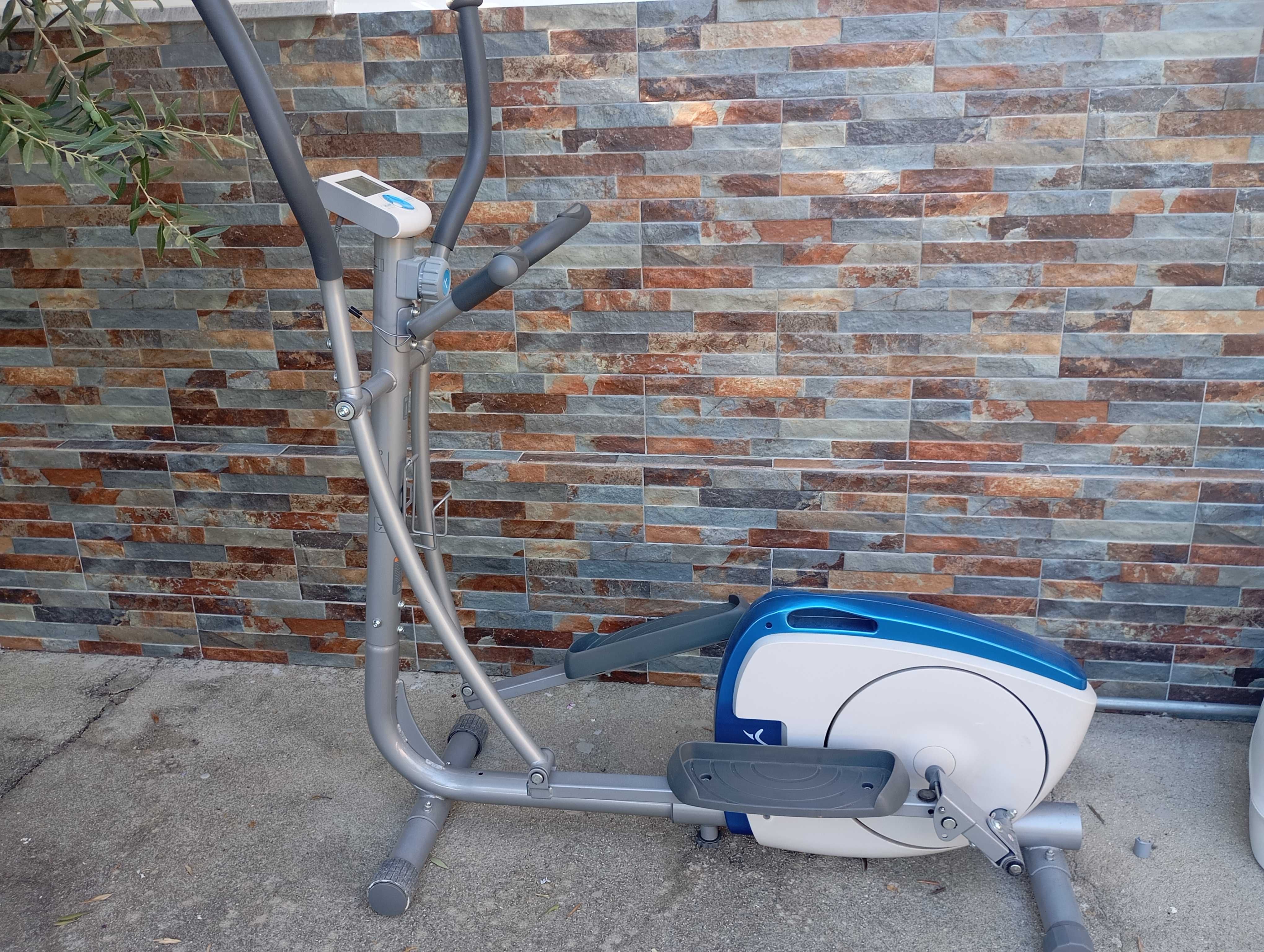 Vendo uma Bicicleta Elíptica