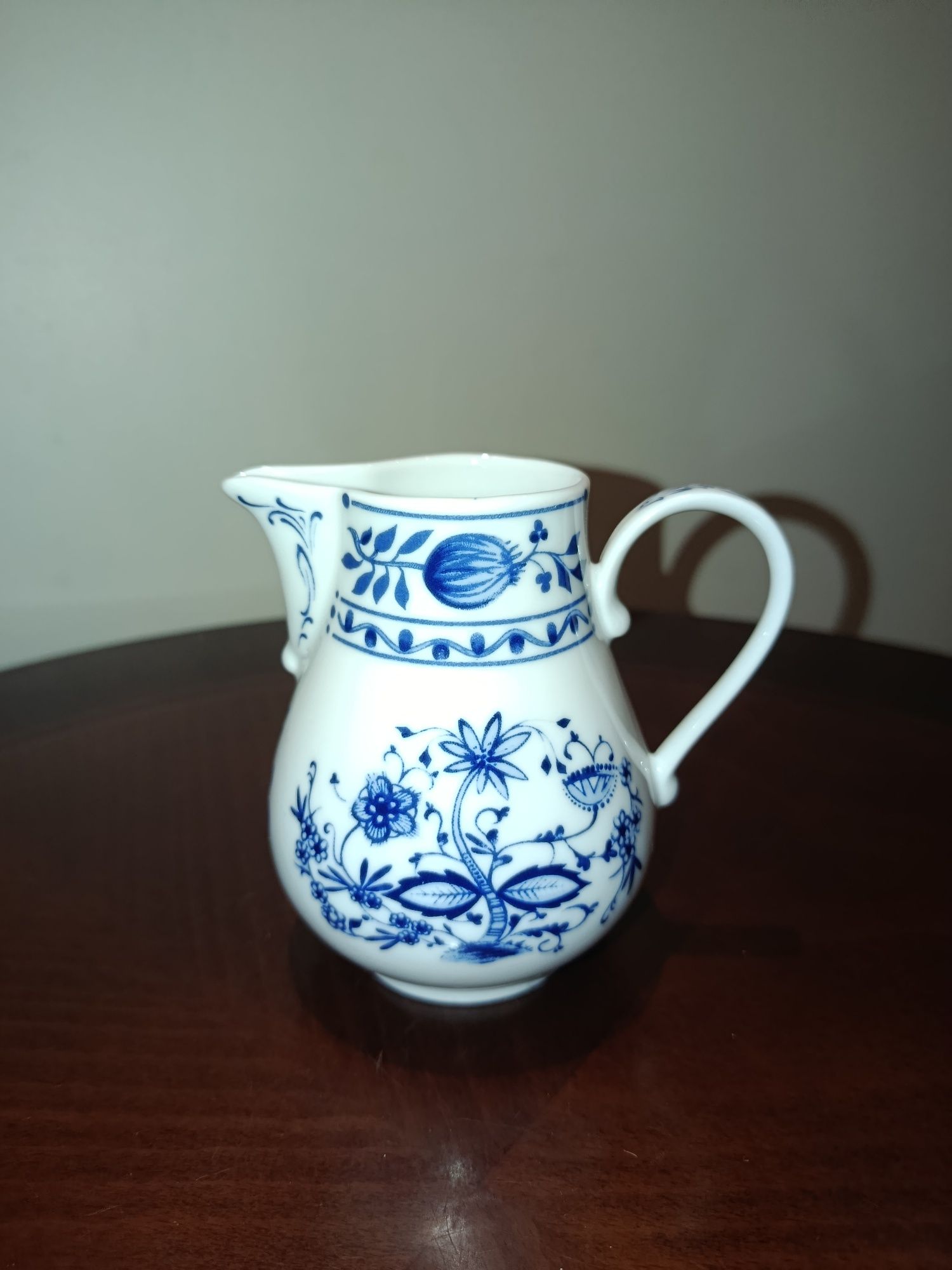 Śliczny stary mlecznik porcelana Kahla
