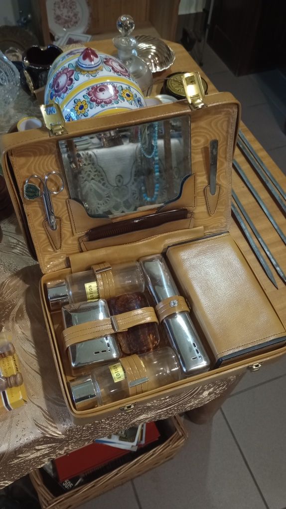 Piękna stara turystyczna kosmetyczka Vintage retro Okazja