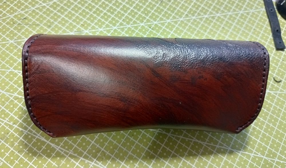 Футляр для окулярів із натуральної шкіри з тисненням ручної роботи