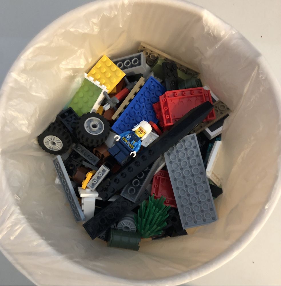 200 klocków Lego - ludzik gratis
