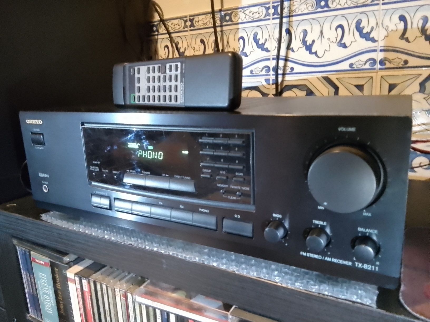 Amplificador Onkyo com rádio e comando, Mod TX 8211