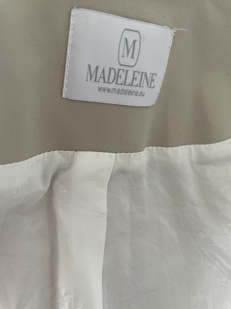 Beżowo biały żakiecik firmy Madeleine