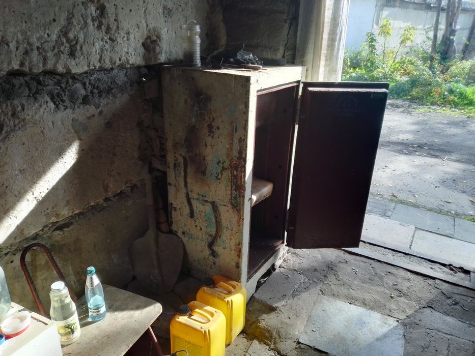 Продается сейфсоветского образца,годов 80х