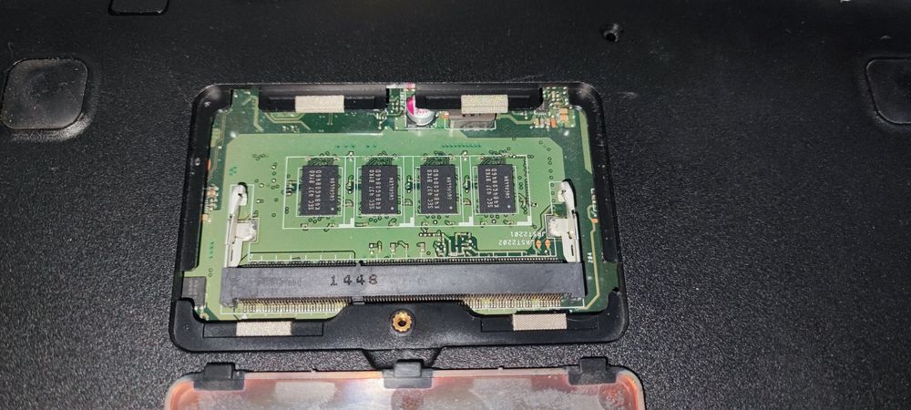 Laptop ASUS R556L i3