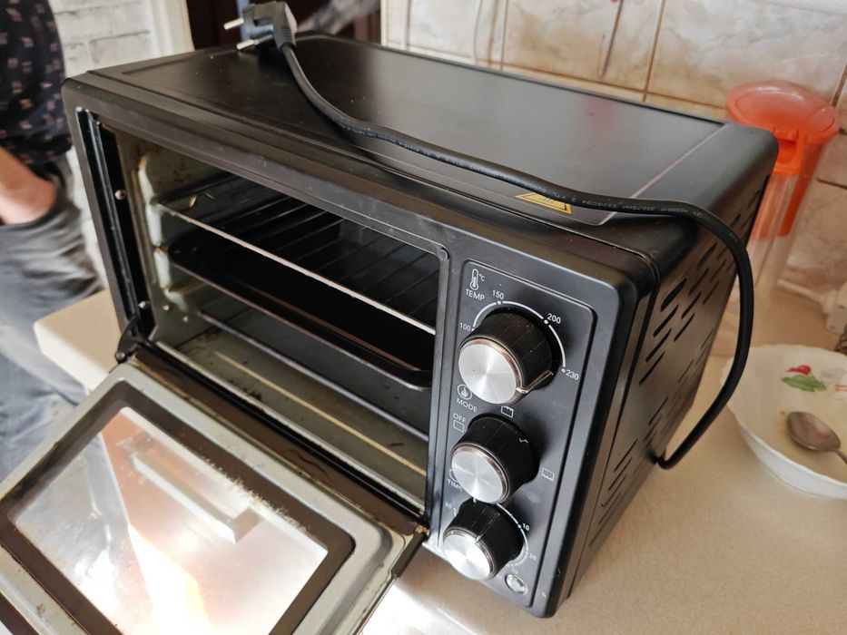 Piekarnik elektryczny przenośny wolnostojący Howell