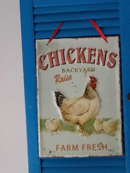 Portada em Madeira com Decoração em Chapa