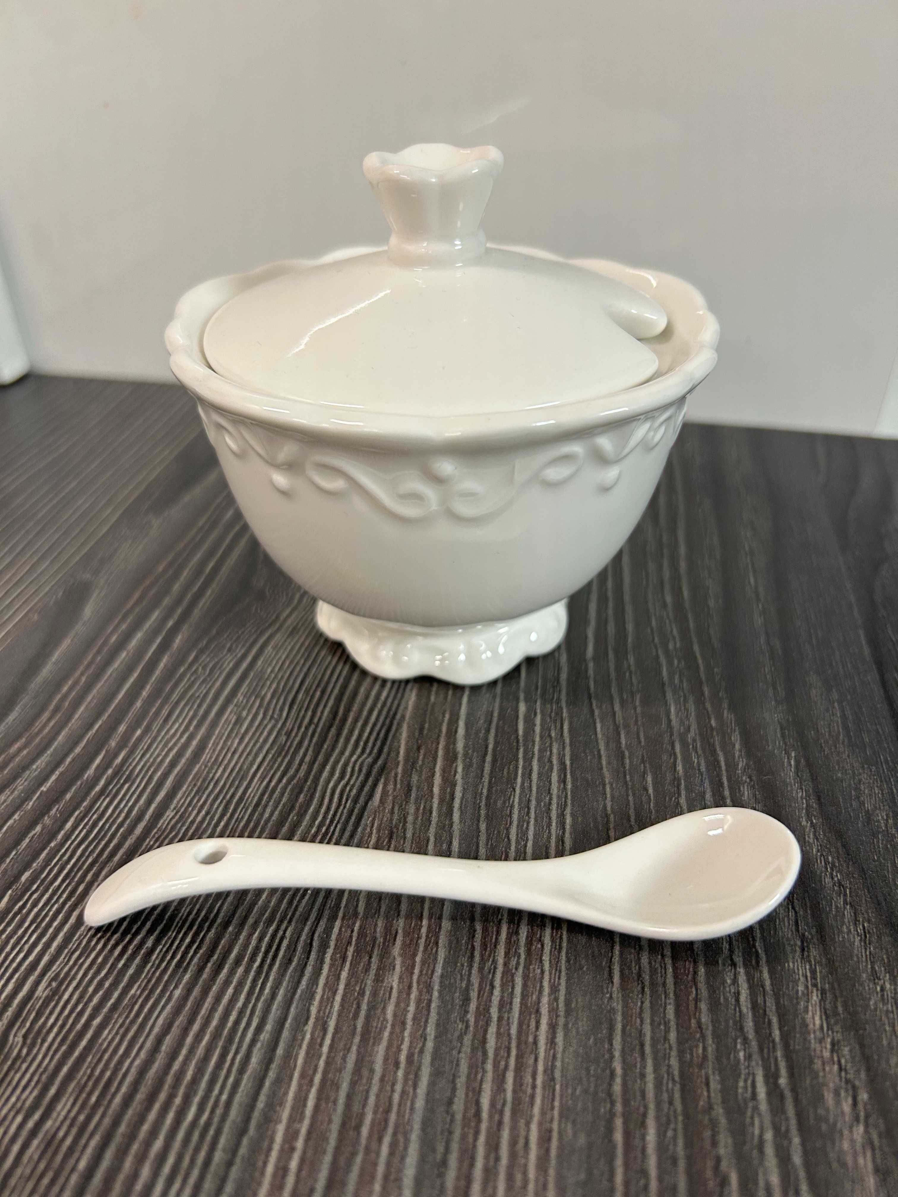 Nowa Cukiernica z łyżeczką porcelana biała styl dworkowy Shabby