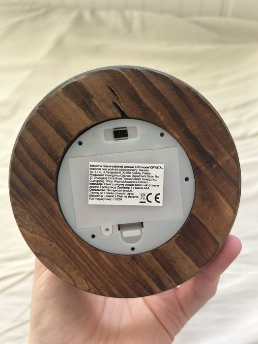 Ozdobna róża z lampkami LED