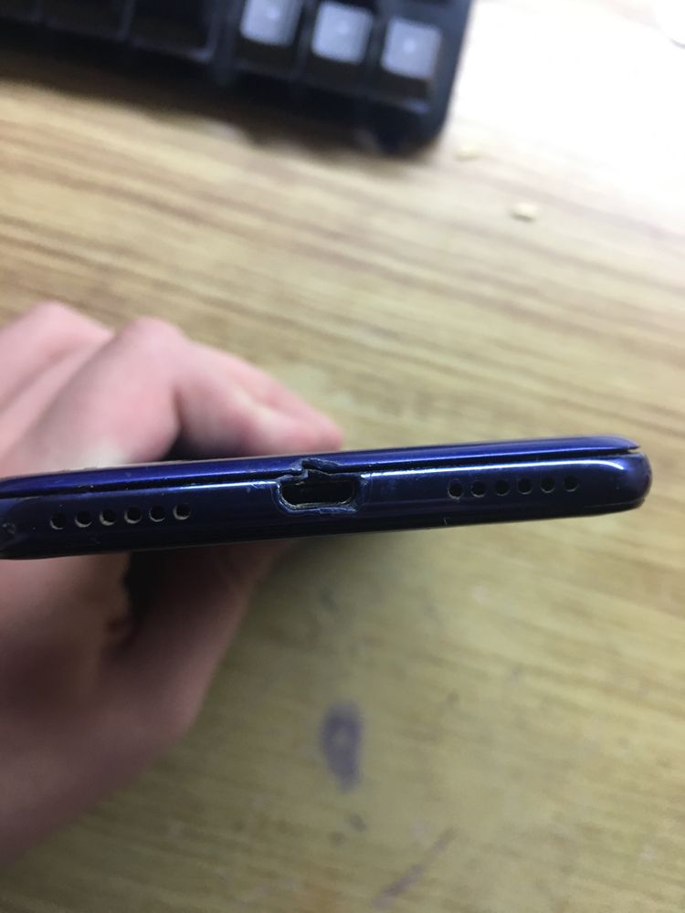 Телефон Huawei ATU-L21