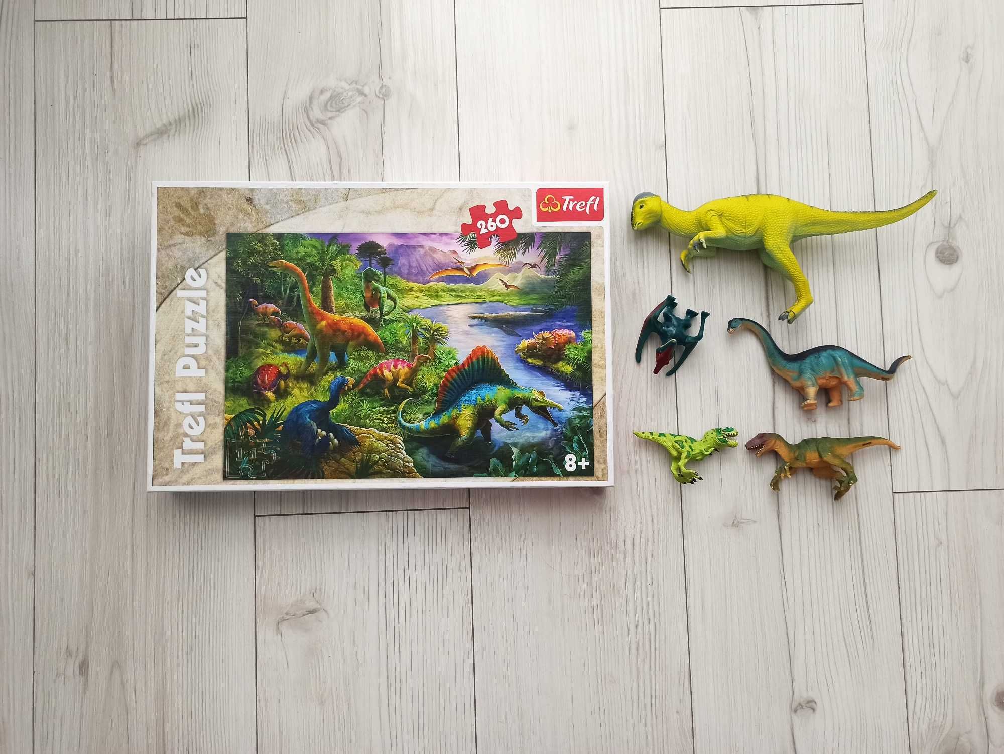 Puzzle dinosaury Trefl + figurki