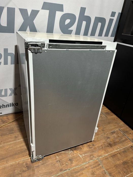 Холодильник під забудову Liebherr