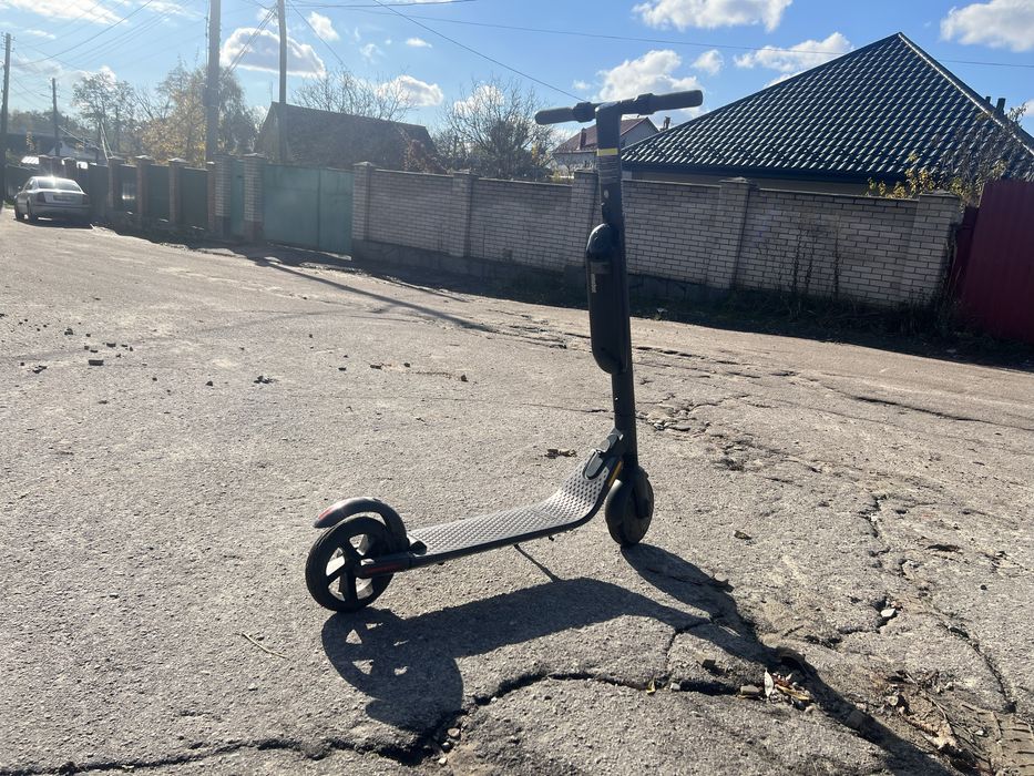 Електросамокат ninebot es