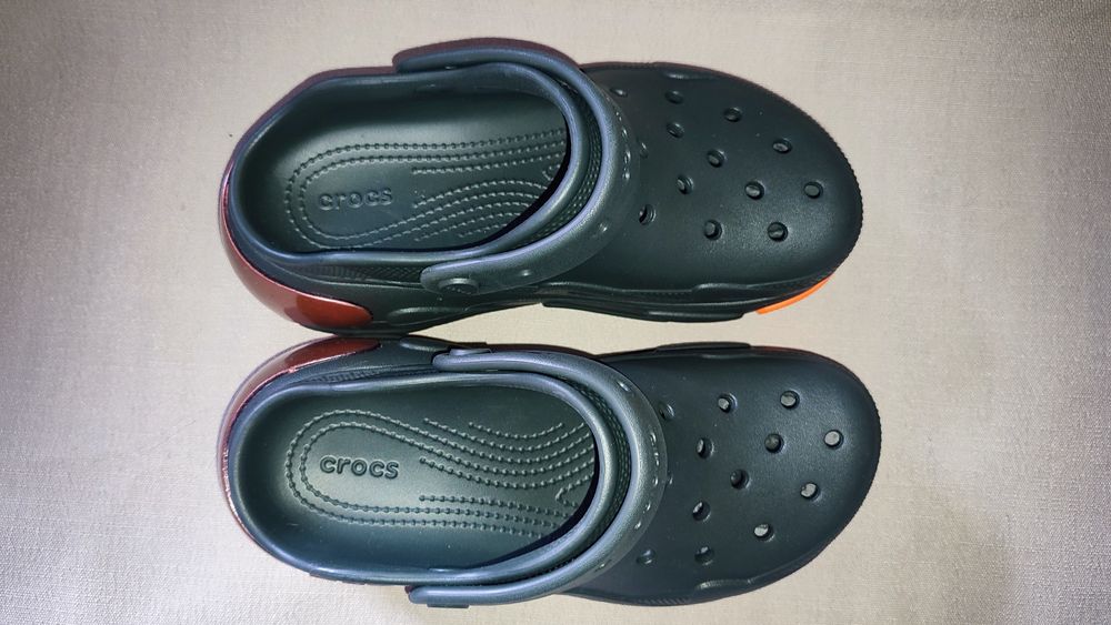 Crocs unisex Bubble Crush Reflector Clogs Kelp
