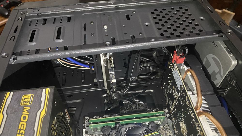 Pc gamer i3 com RX 580