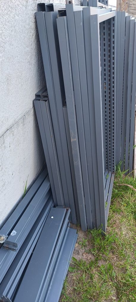 Regały magazynowe, solidne metalowe.