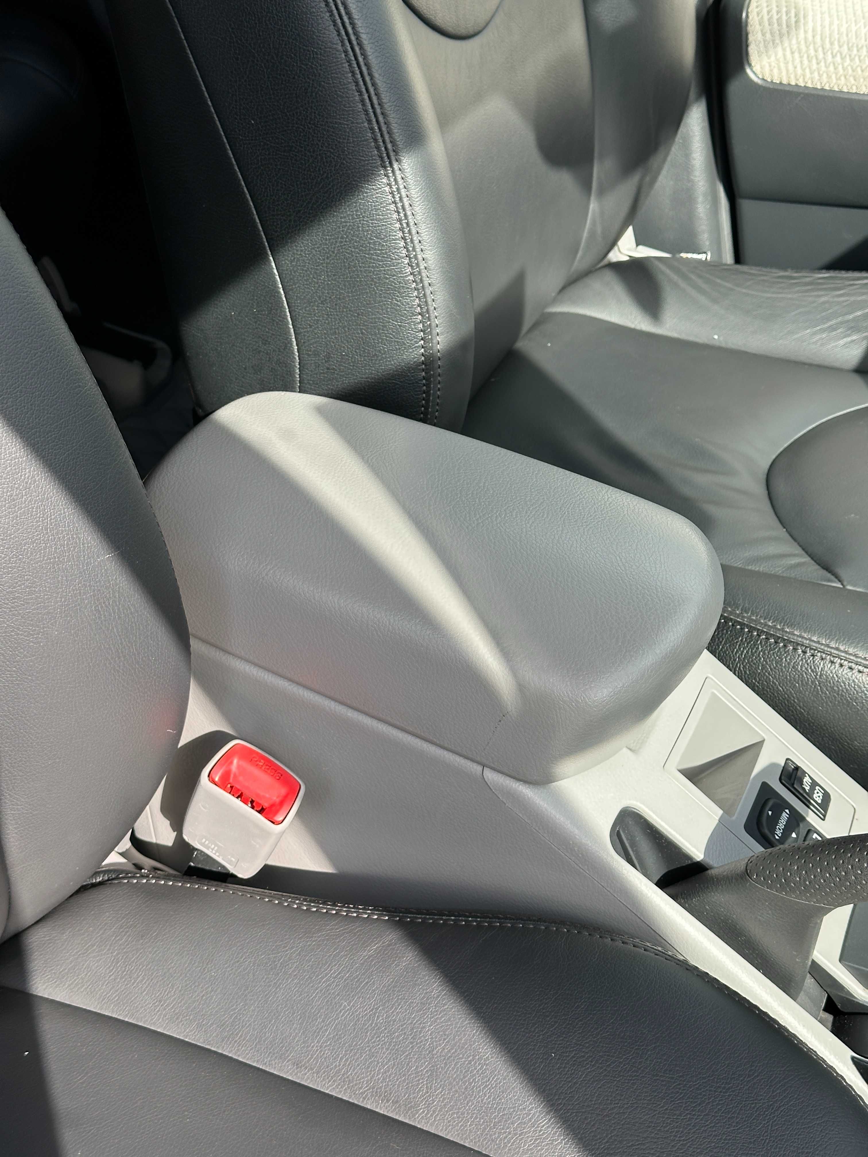Продам Toyota RAV 4 EV 2013 рік можлива розстрочка,кредит,обмін!