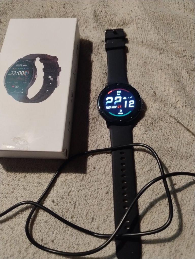 Smartwatch nowy. Komplet.