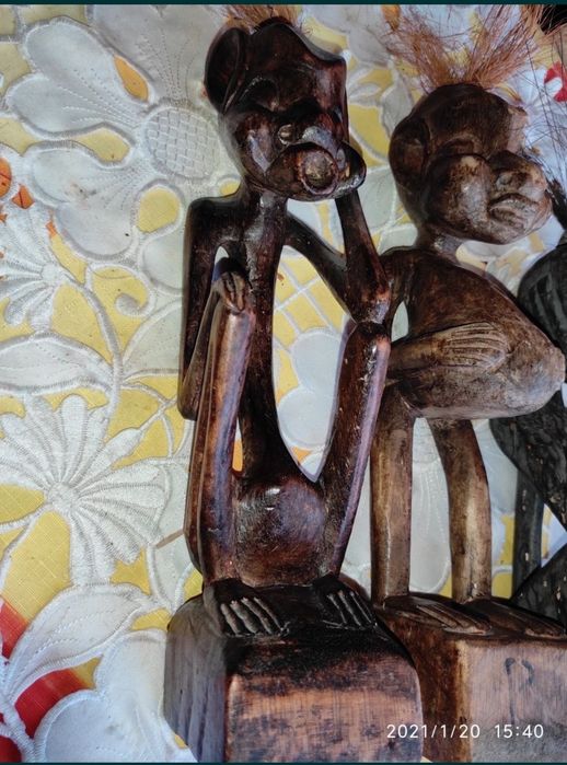 Pięć figurek afrykańskich
Lekkie drewno