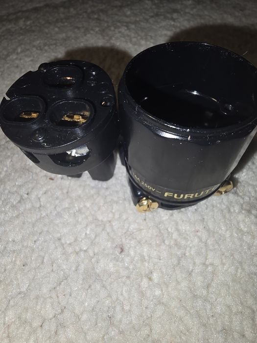 Oyaide C-004 продам Furutech