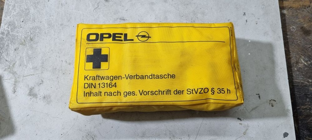 Apteczka samochodowa opel gm oryginal nowa