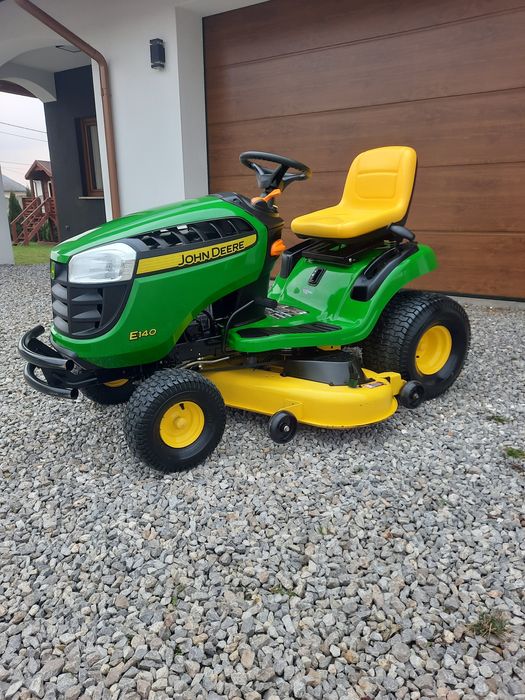 Kosiarka traktorek John Deere E140