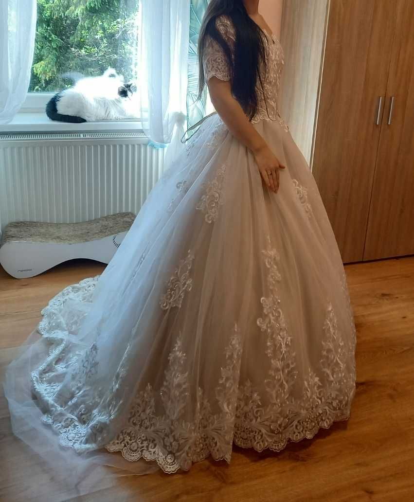 Suknia ślubna koronkowa Princess S