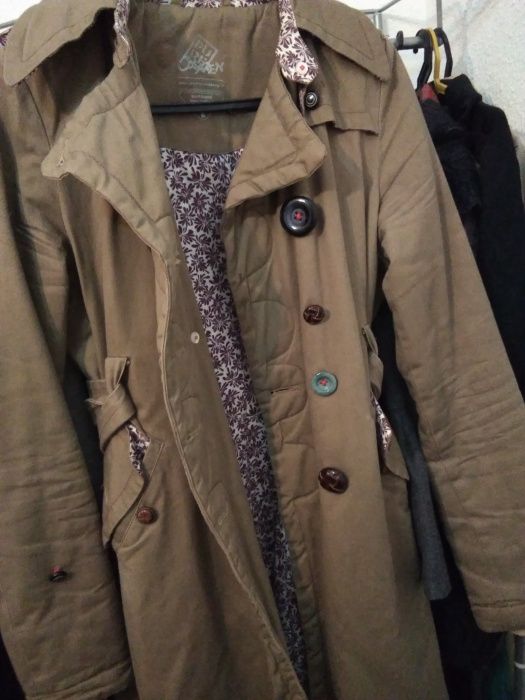 Gabardine com botões diferentes e original