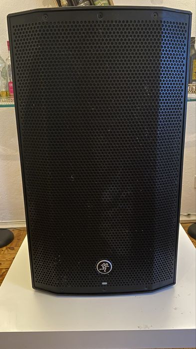 Coluna Mackie Thump 12 A + Tripé de Aluminio