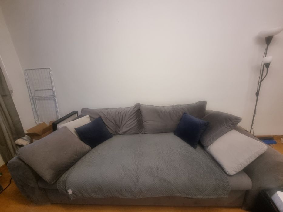 Welurowa szara kanapa