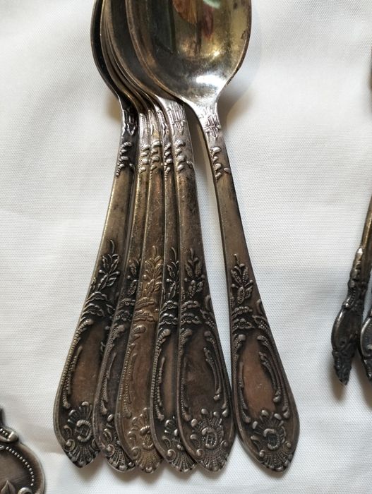 Столові прибори мельхіор.