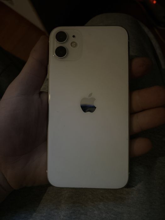 Iphone 11 com bateria trocada a pouco tempo.