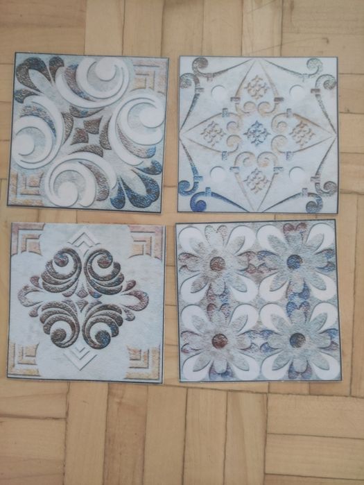 Naklejki na płytki w jasnym kolorze 10 szt