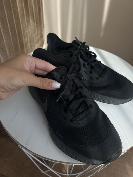 Кросівки Nike 38 розмір | чорні