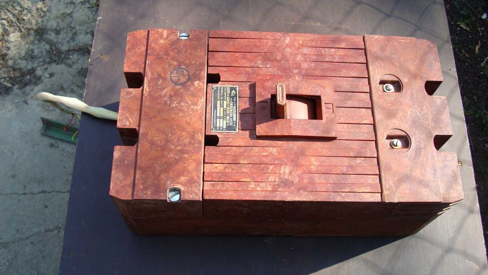 Автоматический выключатель А3798П 630А