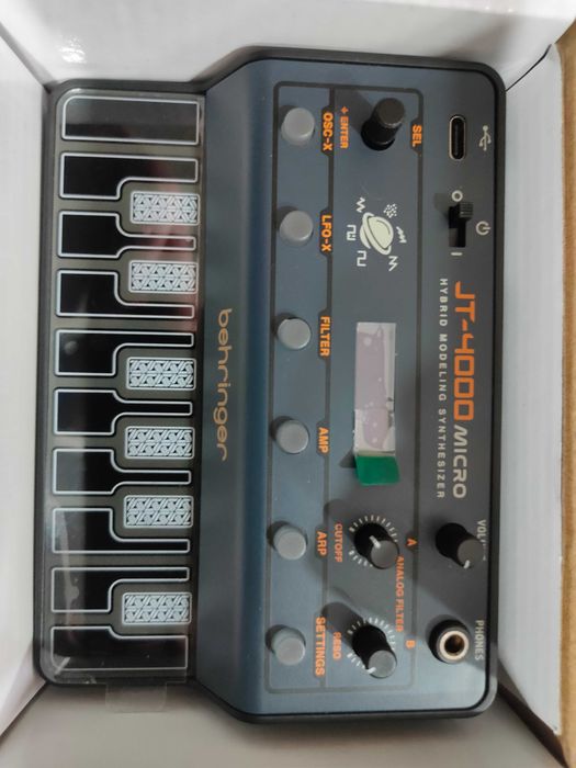 Behringer syntezator jt-4000 micro powystawowy