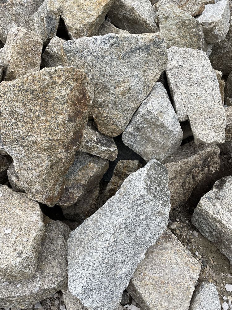 Kamien granitowy Gruby