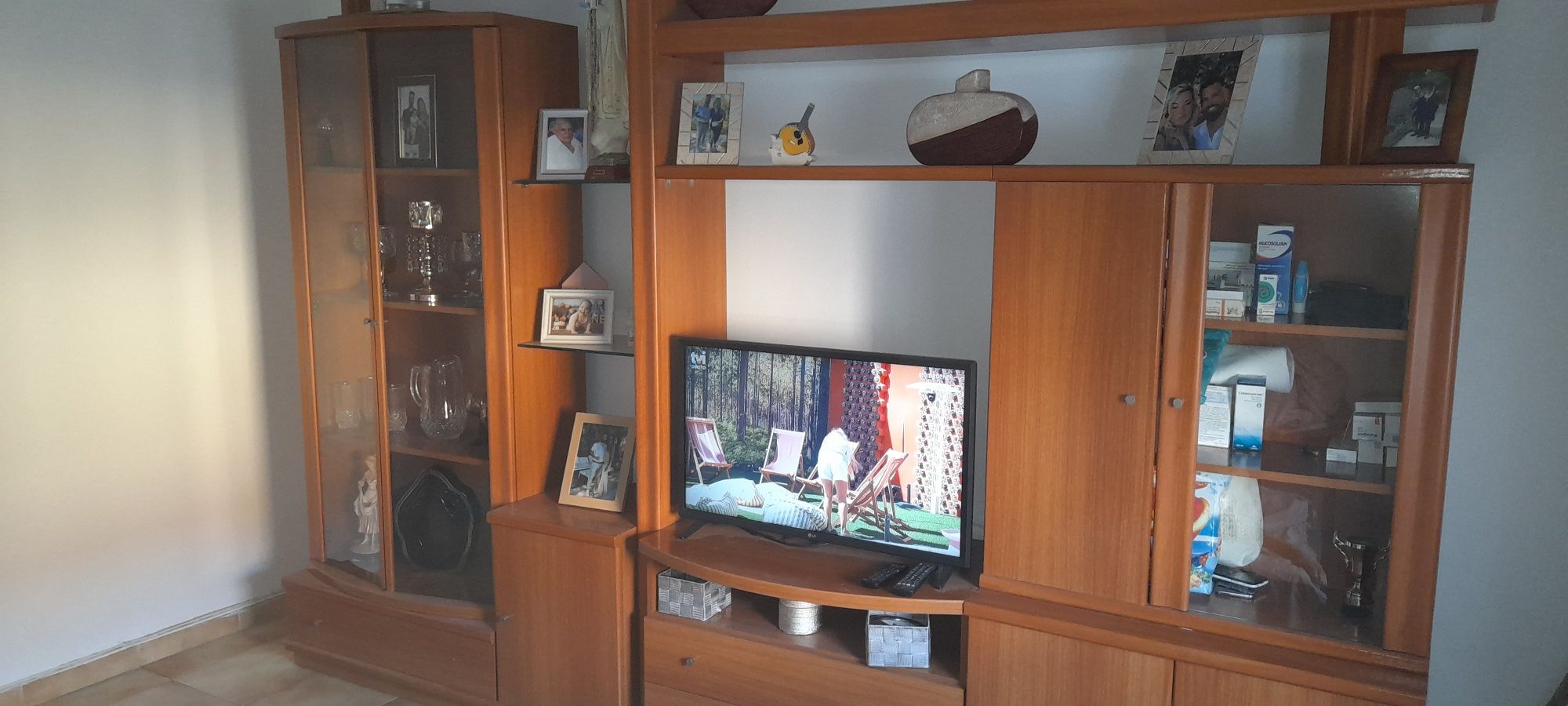 Mobília de sala em pinho mel