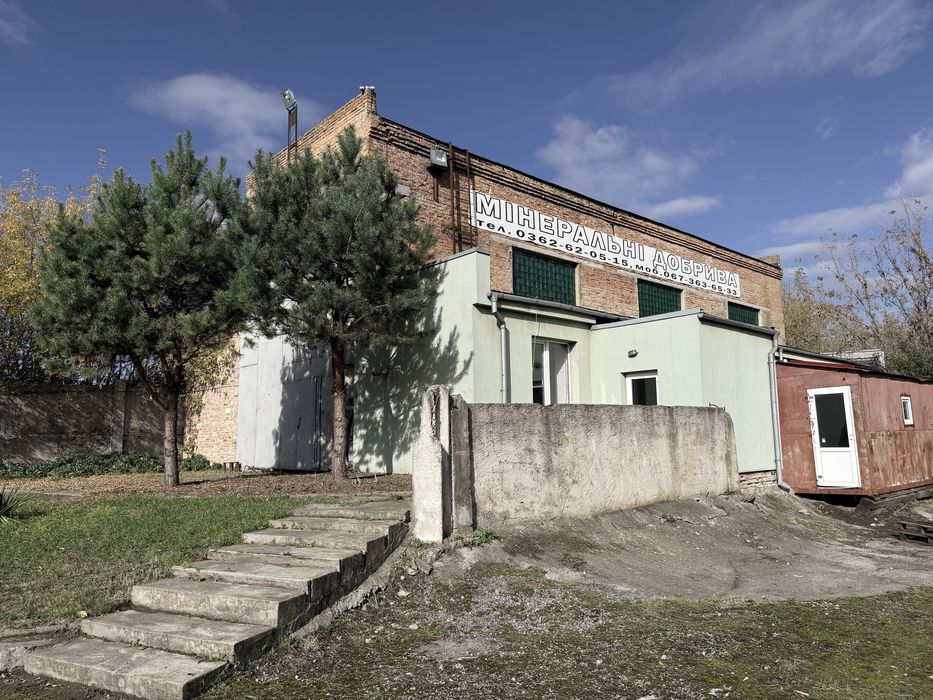 Здається в оренду склад з офісними та побутовими приміщеннями під виро