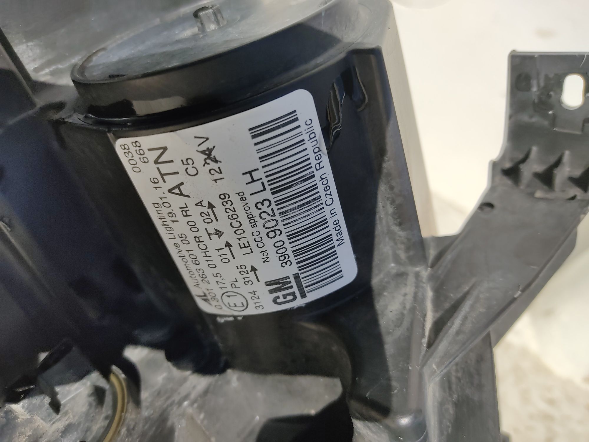 Фара передня Opel Zafira C 2016р 030126360205