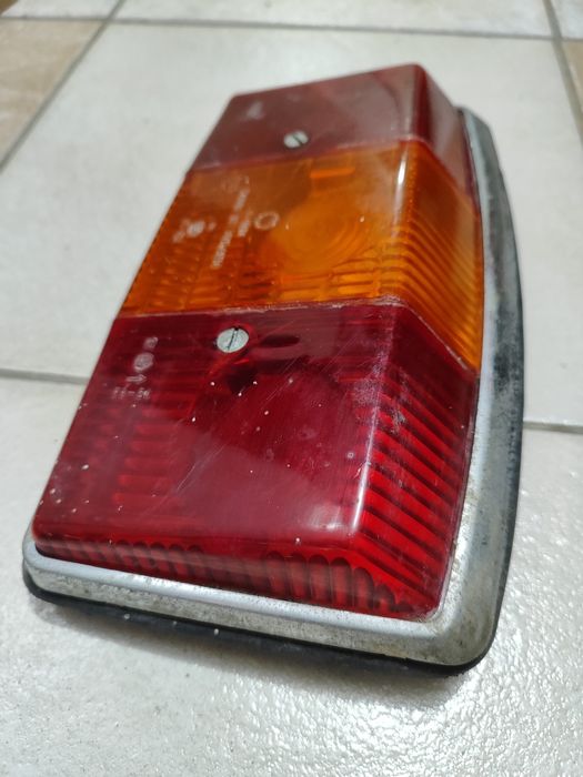 Oryginalna, nowa lampa tył prawa Warszawa, Nysa.
Oryginalna, nowa lam