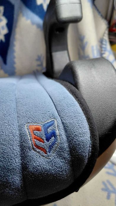 Бустер дитяче автокрісло