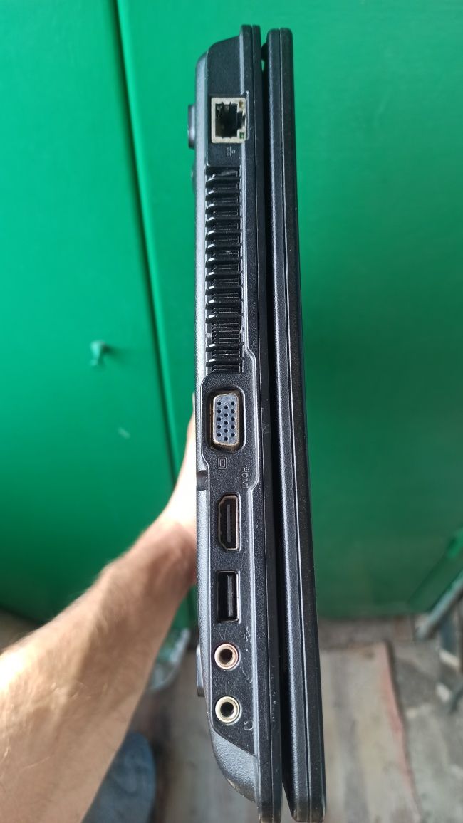 Ноутбук Emachines. Без SSD