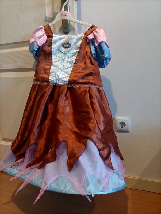 Vestido reversivel de 2 princesas